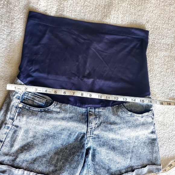 PinkBlush Maternity Shorts Acid Wash Pockets Full Belly - Picture 3 of 5